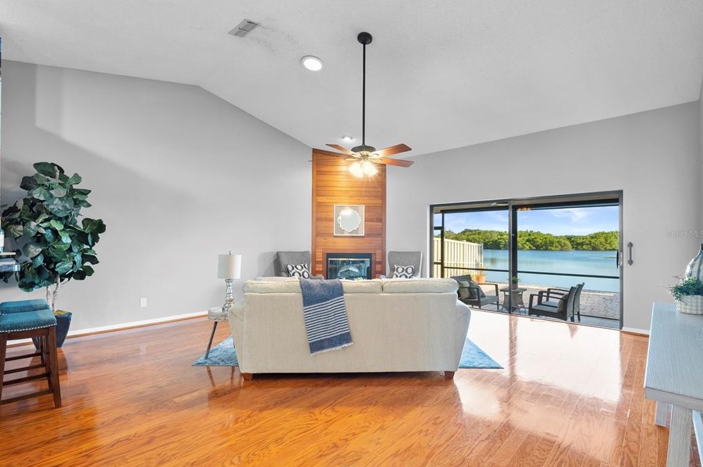 1040 Sanabel Ct, Saint Petersburg, FL 33702-2786