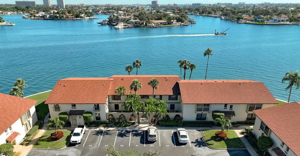 525 Plaza Seville Ct, Saint Petersburg, FL 33706-1204