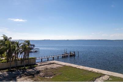 621 Mayo Street, Crystal Beach, FL 34681 - Photo 14