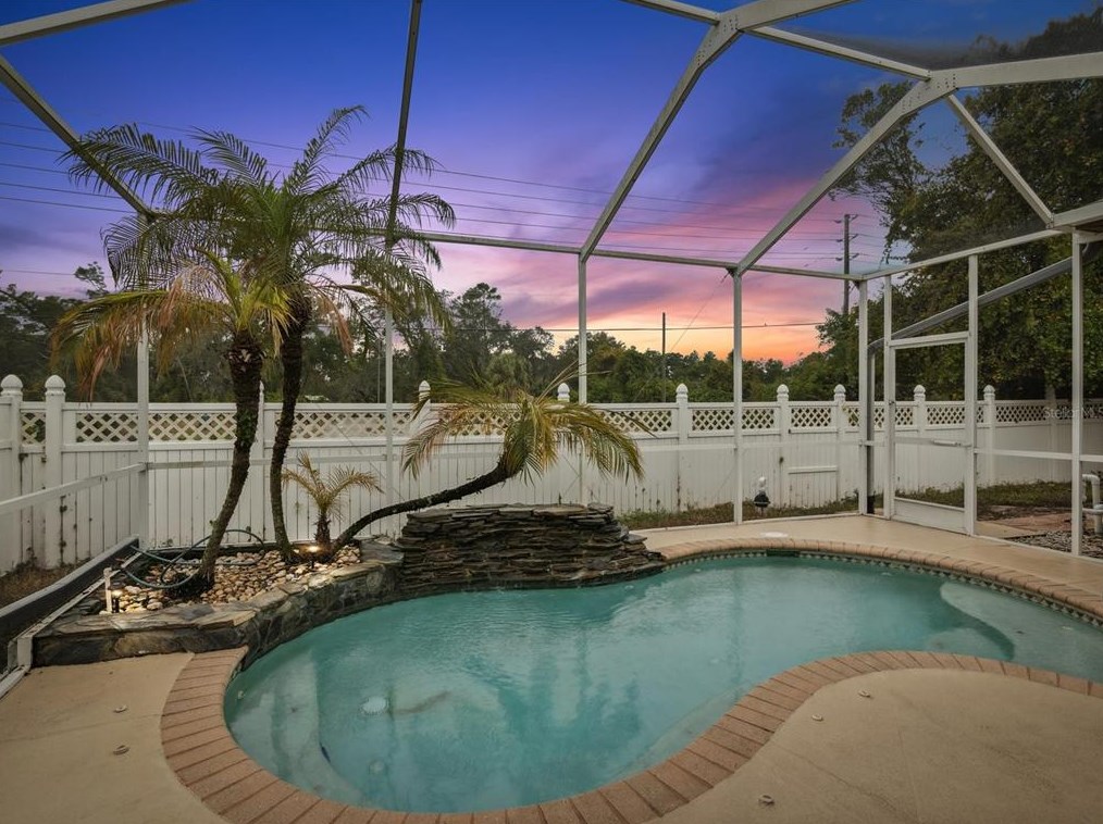 2811 Ravendale Ln, Tarpon Springs, FL 34691-7838