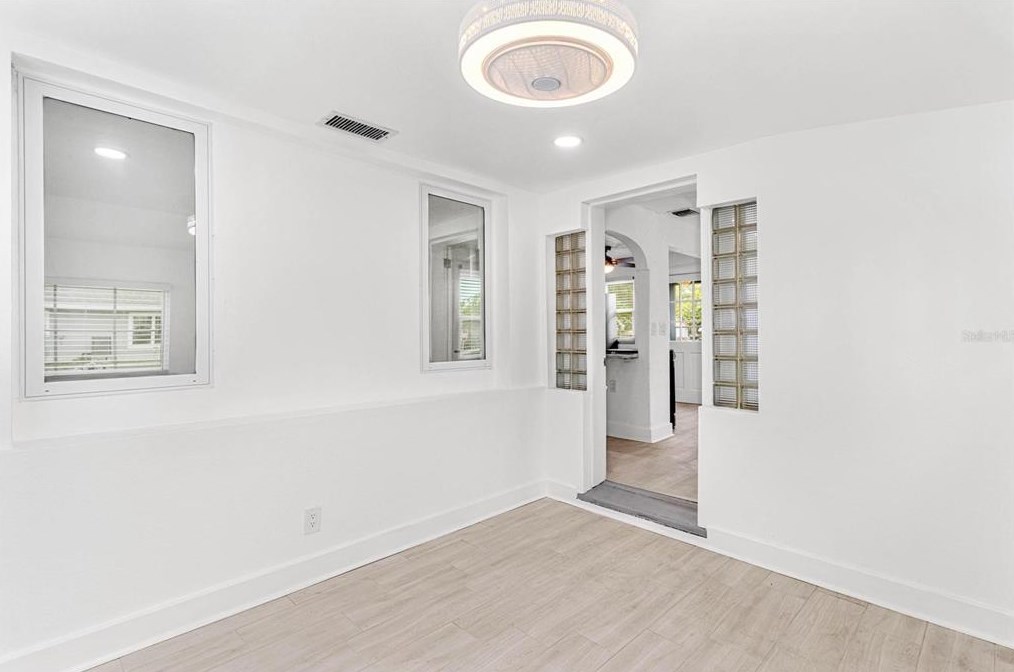 5100 6th Ave, Saint Petersburg FL  33710-7312 exterior