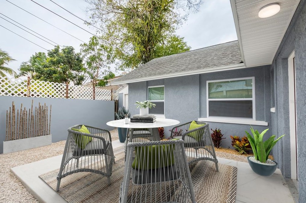3922 Miramar Way, Saint Petersburg FL  33705-3940 exterior