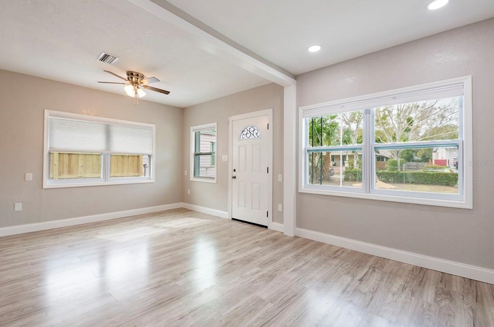 3922 Miramar Way, Saint Petersburg FL  33705-3940 exterior