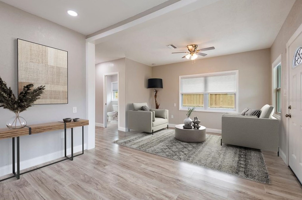 3922 Miramar Way, Saint Petersburg FL  33705-3940 exterior