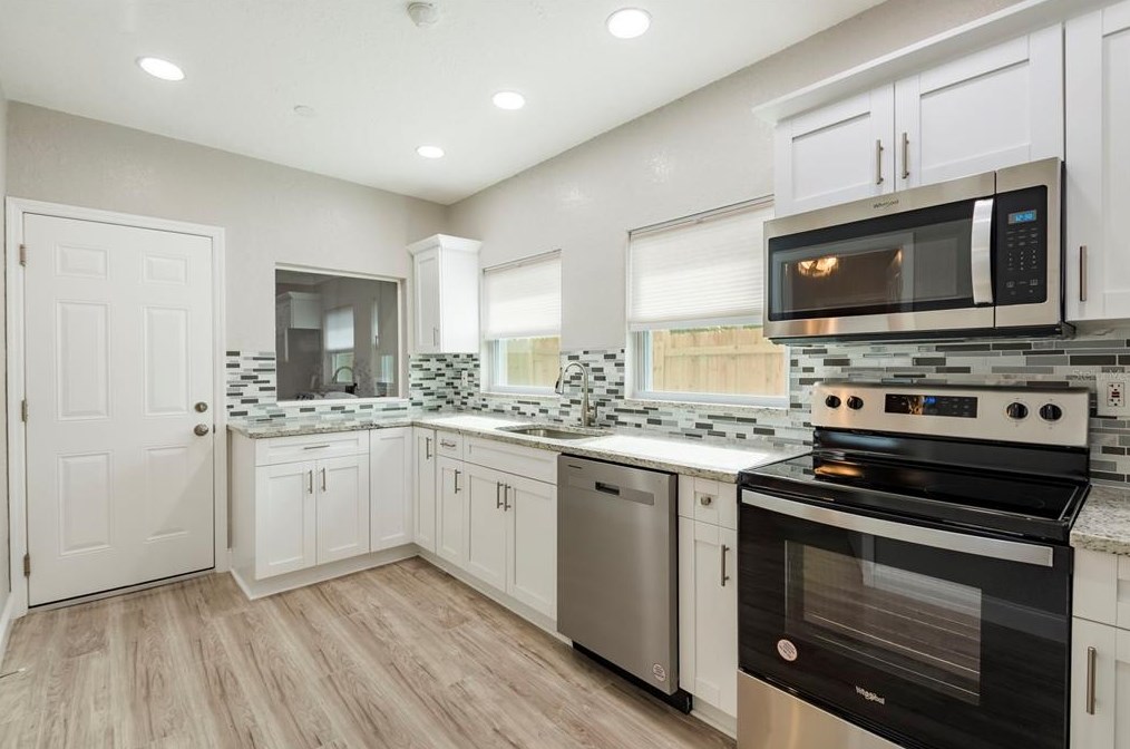 3922 Miramar Way, Saint Petersburg FL  33705-3940 exterior