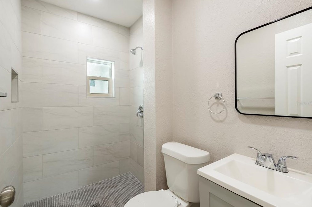3922 Miramar Way, Saint Petersburg FL  33705-3940 exterior