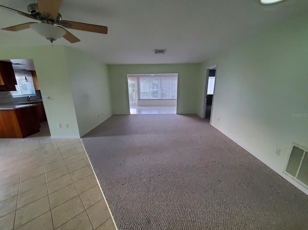 302 Stroll Ln, Ruskin, FL 33573