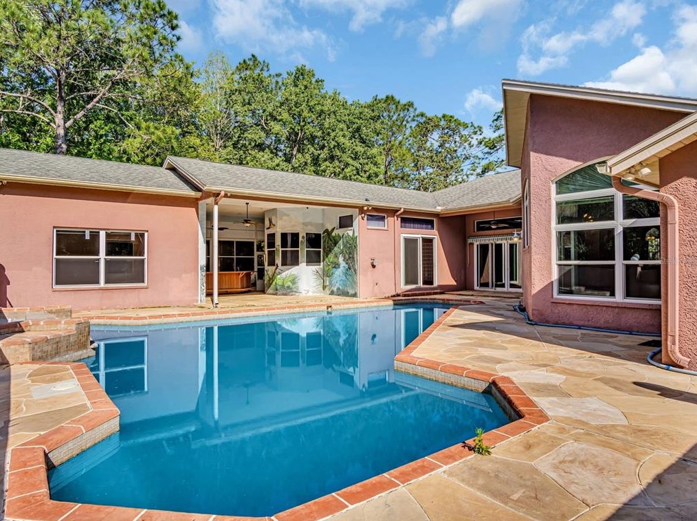 802 Cypress Trail Dr, Tarpon Springs, FL 34688