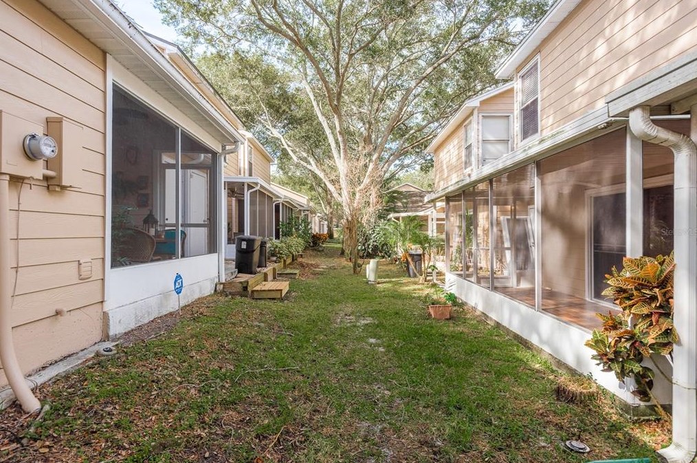 2394 Gun Flint Trl, Palm Harbor FL  34683-2454 exterior