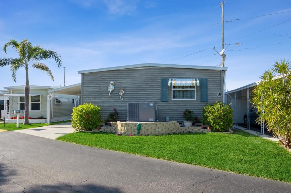 8763 44th Ave, Saint Petersburg, FL 33709-3911