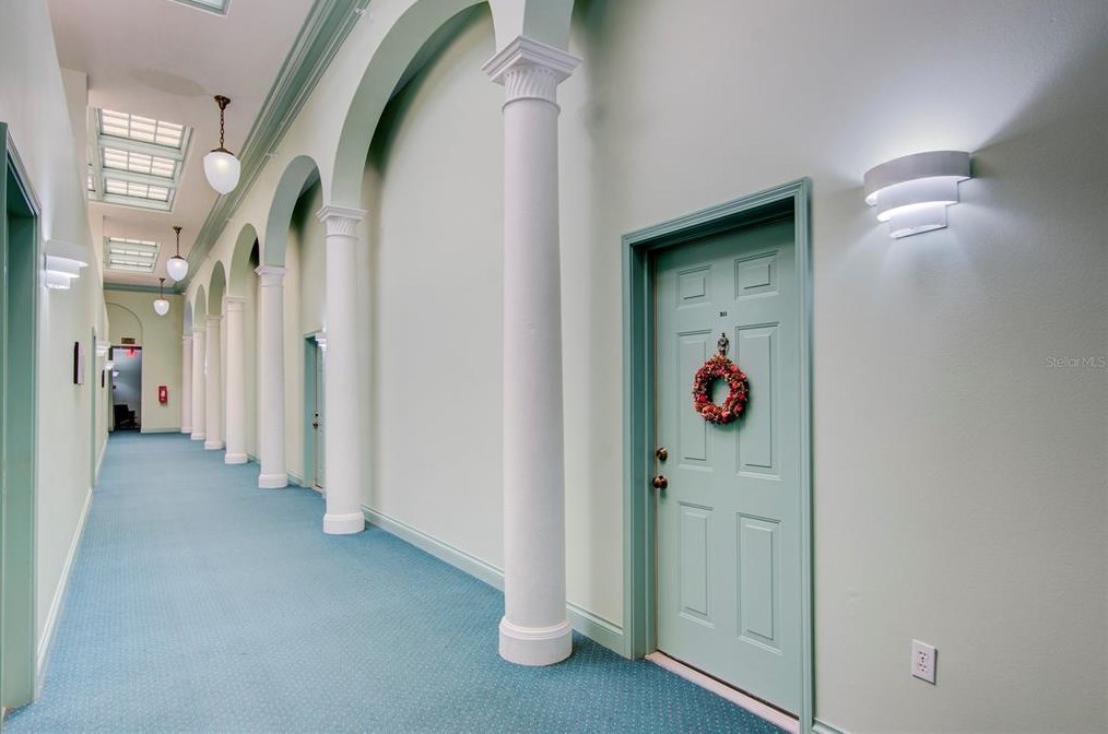 701 Mirror Lake Dr N #308, Saint Petersburg, FL 33701