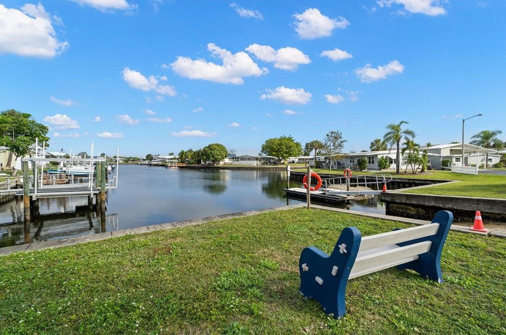 622 Mount Oak Ave, Saint Petersburg FL  33702-6056 exterior