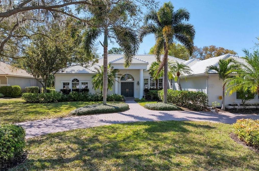 8207 Regents Ct, Bradenton, FL 34201