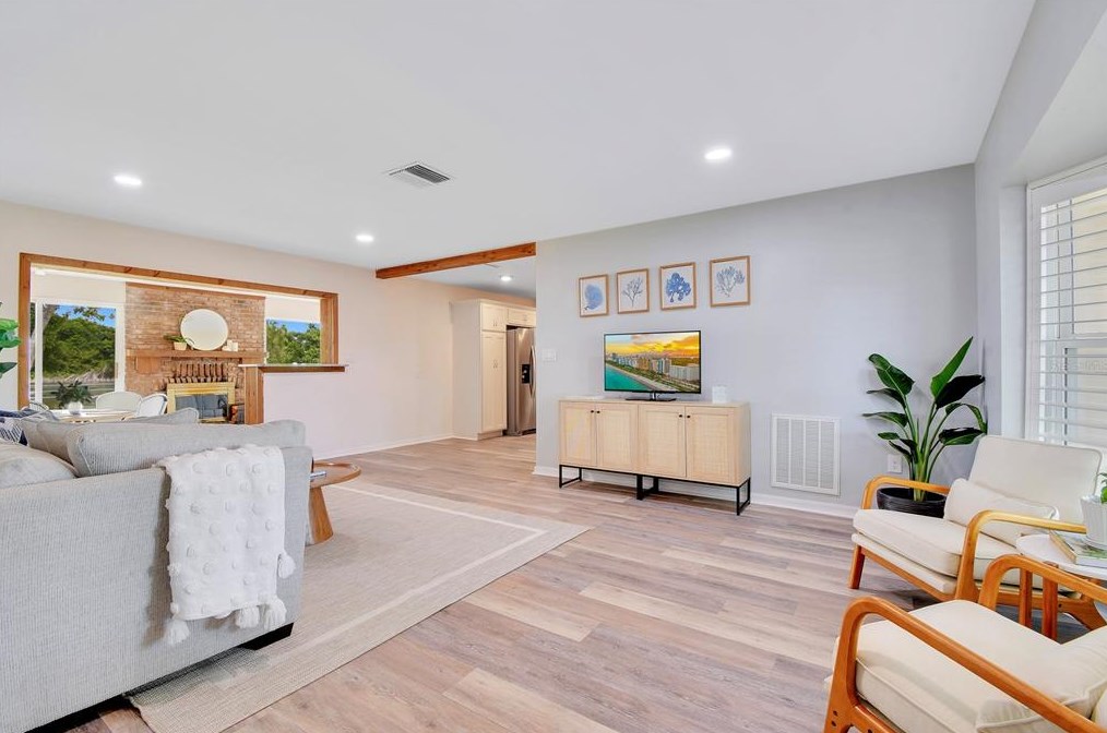 381 Westwinds Dr, Palm Harbor FL  34683-1041 exterior