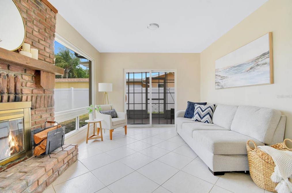 381 Westwinds Dr, Palm Harbor FL  34683-1041 exterior