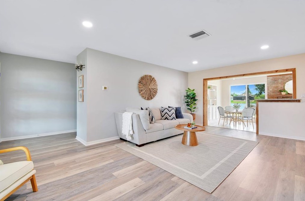 381 Westwinds Dr, Palm Harbor FL  34683-1041 exterior