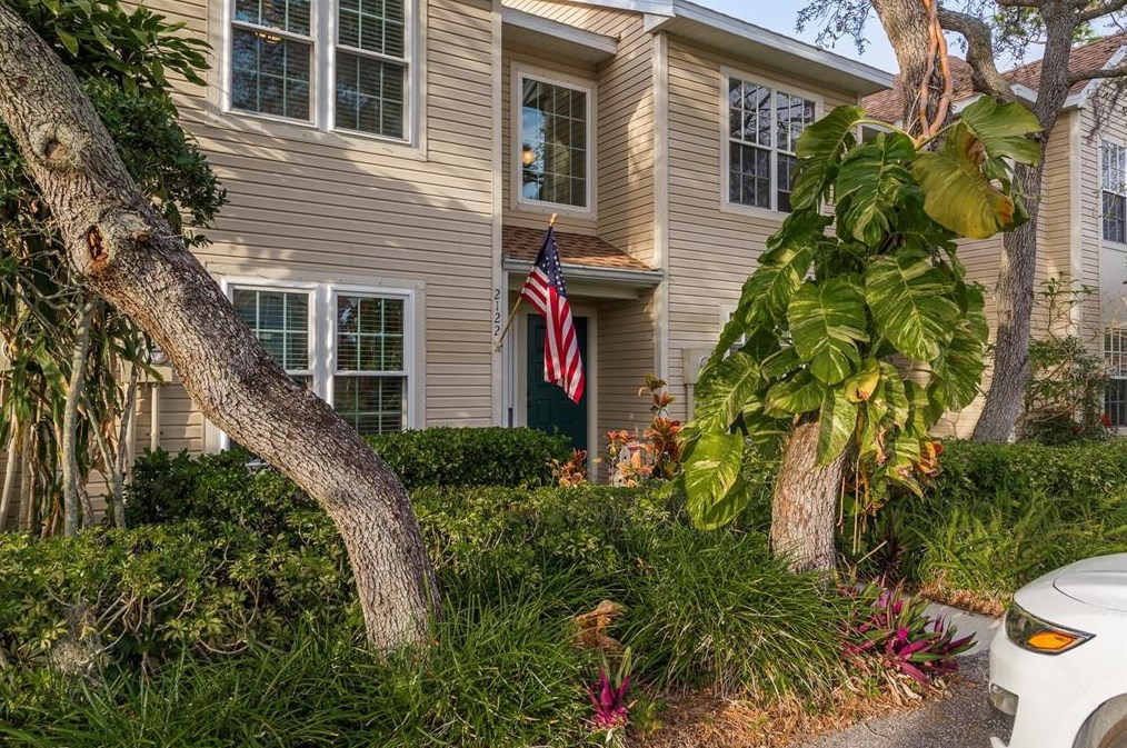 2122 Clover Hill Rd, Palm Harbor, FL 34683-1723