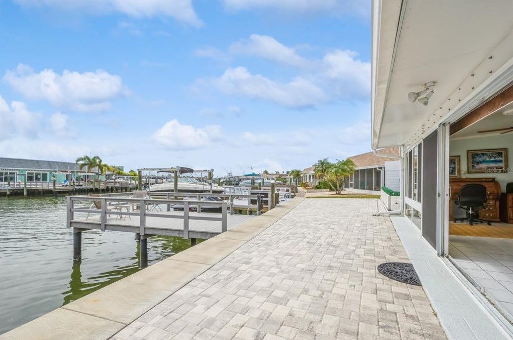 386 Boca Ciega Point Blvd, Saint Petersburg, FL 33708-2736