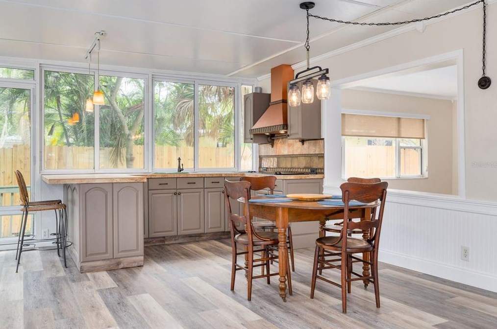 1417 Nebraska Ave, Palm Harbor FL  34683-4121 exterior