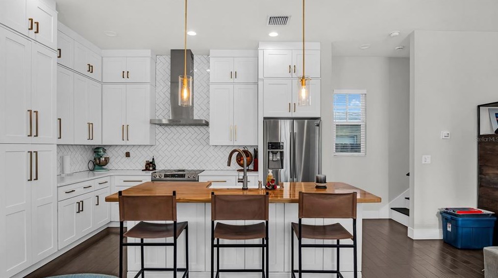 216 15th Ave, Saint Petersburg, FL 33701-5608