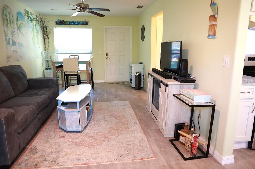 1122 Tarridon Ct, Dunedin FL  34698-8252 exterior