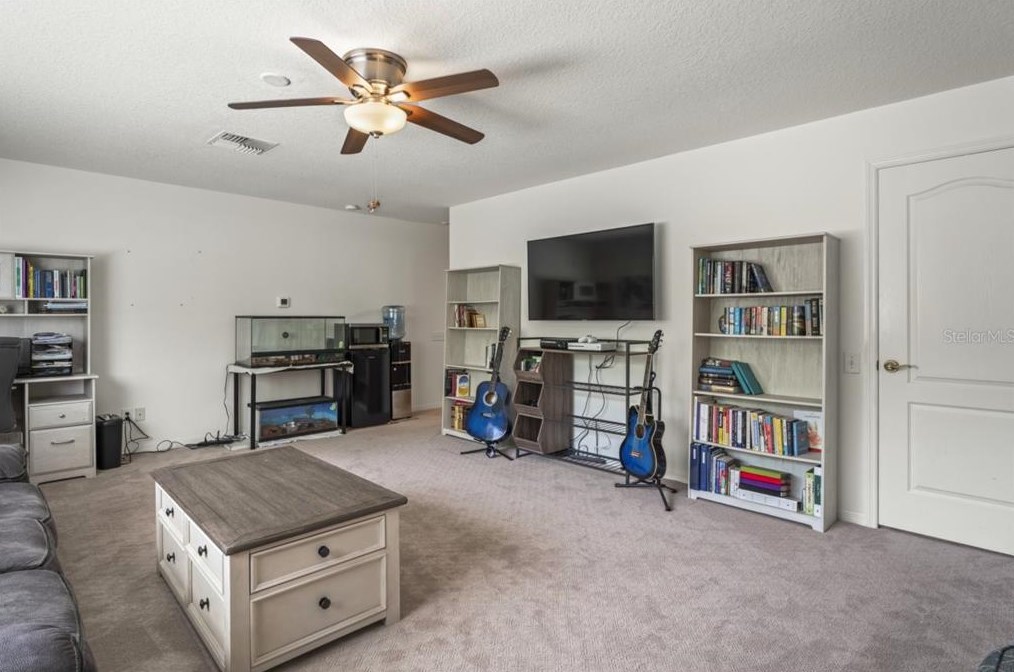 5412 Garden Arbor Dr, Lutz FL  33558-9098 exterior