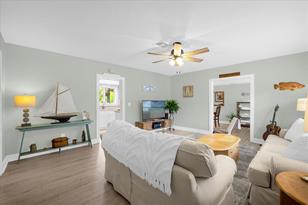 1830 Santa Barbara Dr - Photo 6