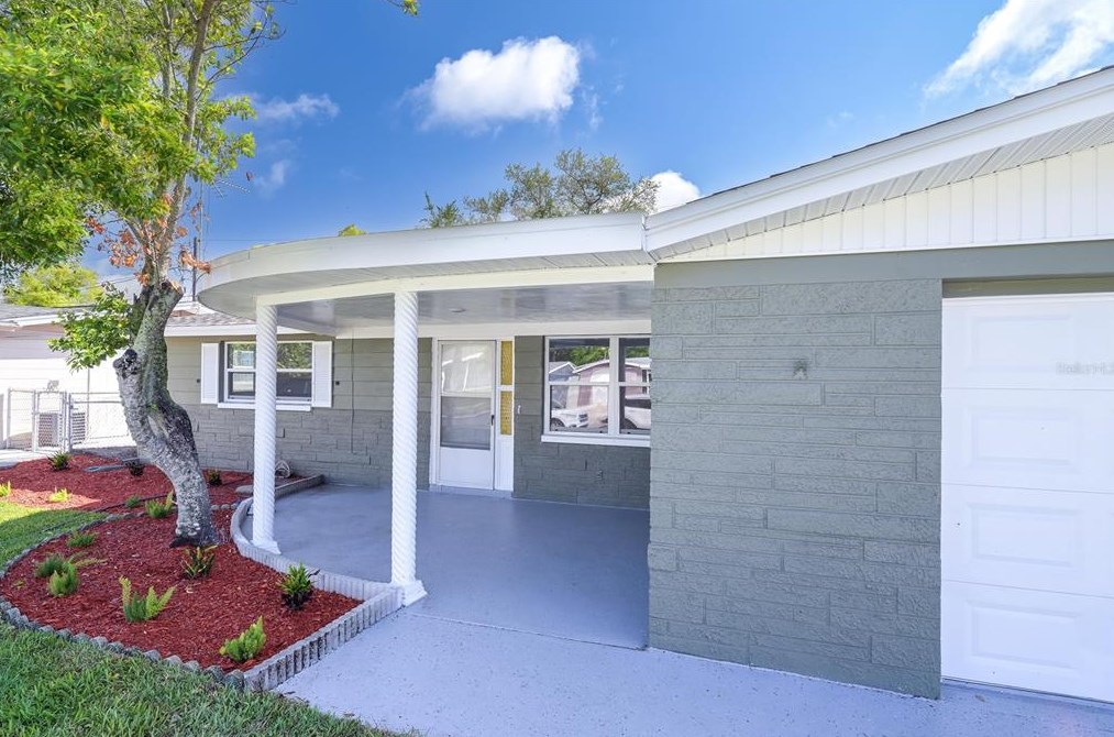 2152 Peggy Dr, Tarpon Springs, FL 34690-4112