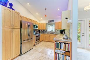 1502 Pecan St - Photo 18