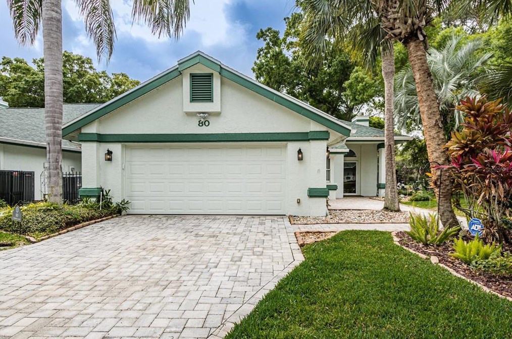 80 Woodridge Ct, Oldsmar, FL 34677-2351