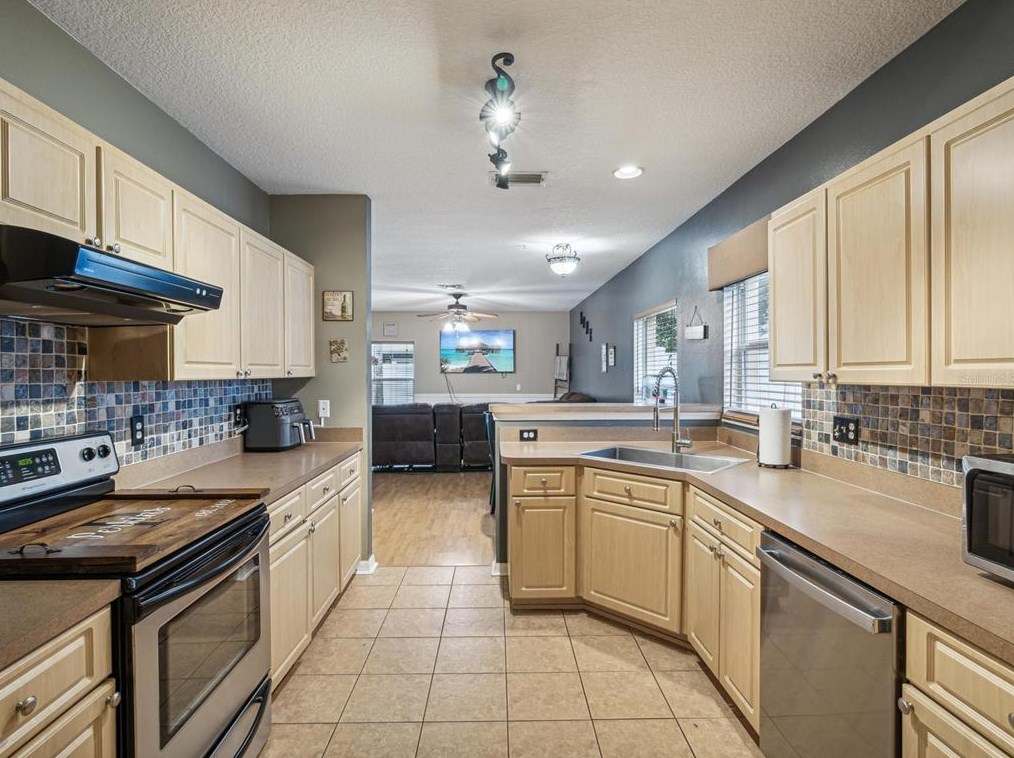1810 Horsechestnut Ct, New Port Richey, FL 34655-5309