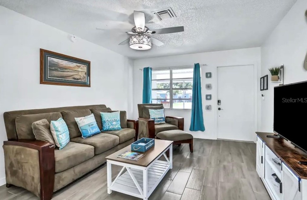 2142 Mary Sue St, Largo, FL 33774-1509