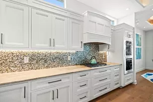 6627 Bayou Grande Blvd NE, Saint Petersburg, FL 33702 - Photo 24