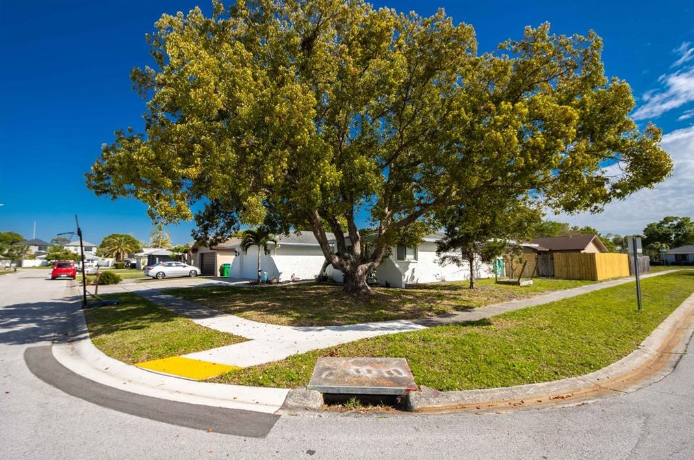 9182 85th Ave, Largo, FL 33777