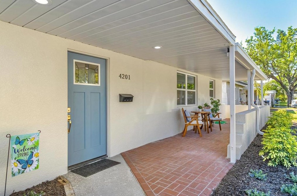 4201 Carson St, Saint Petersburg, FL 33703-5424