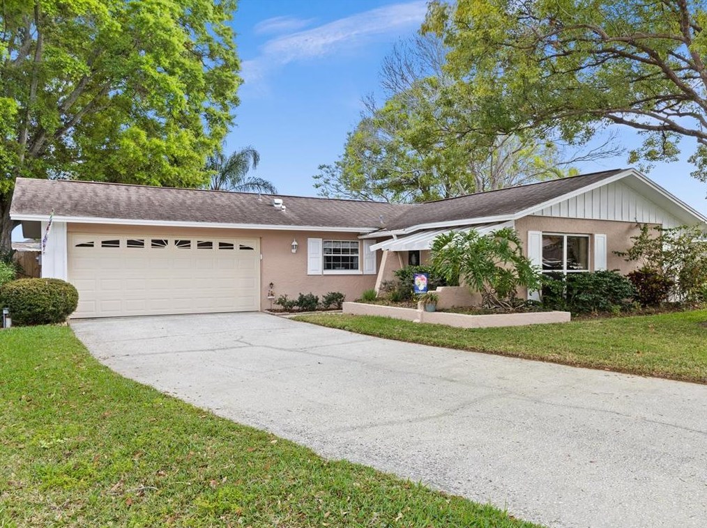 1397 Greenleaf Ct, Tarpon Springs, FL 34689-3925