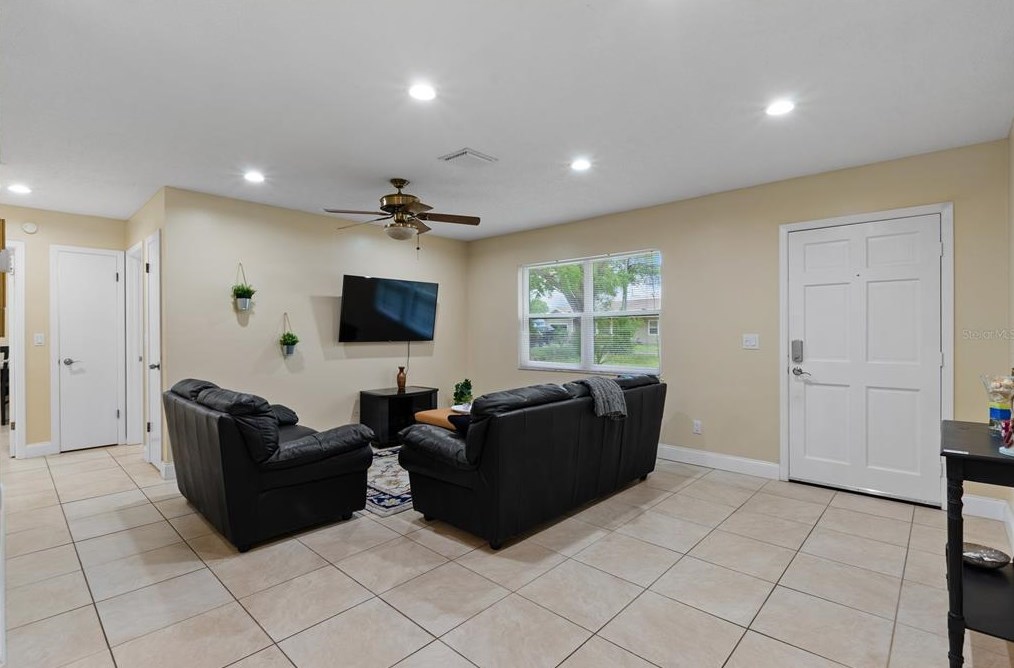 106 Lake Judy Lee Dr, Largo, FL 33771-2232