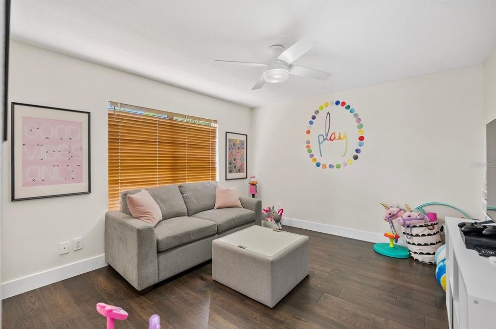 520 Bay Laurel Ct, Saint Petersburg FL  33703-3130 exterior