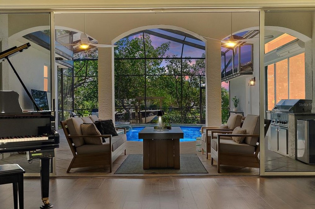 520 Bay Laurel Ct, Saint Petersburg FL  33703-3130 exterior