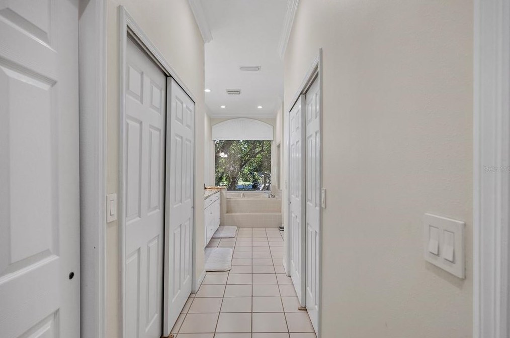 520 Bay Laurel Ct, Saint Petersburg FL  33703-3130 exterior