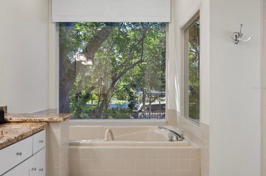 520 Bay Laurel Ct, Saint Petersburg FL  33703-3130 exterior