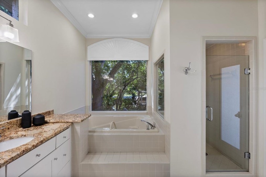 520 Bay Laurel Ct, Saint Petersburg FL  33703-3130 exterior