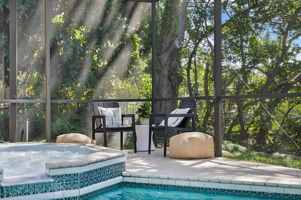 520 Bay Laurel Ct, Saint Petersburg FL  33703-3130 exterior