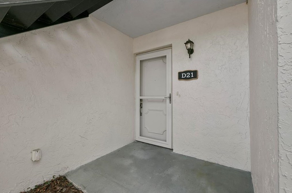 3807 Oak Dr, Tampa, FL 33611-2570