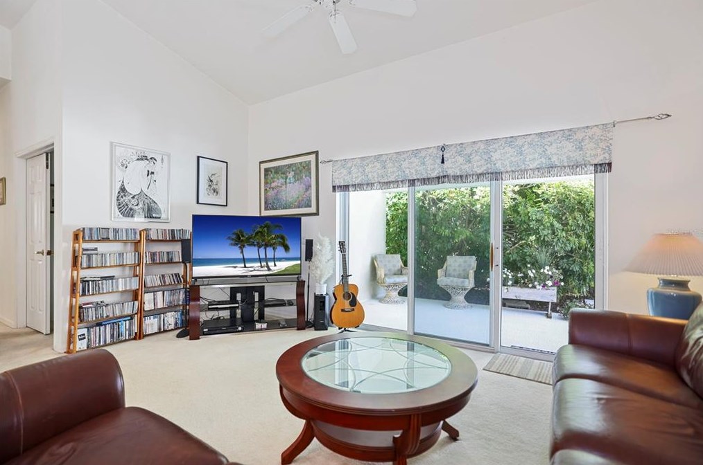 1300 Bluffs Cir, Dunedin, FL 34698