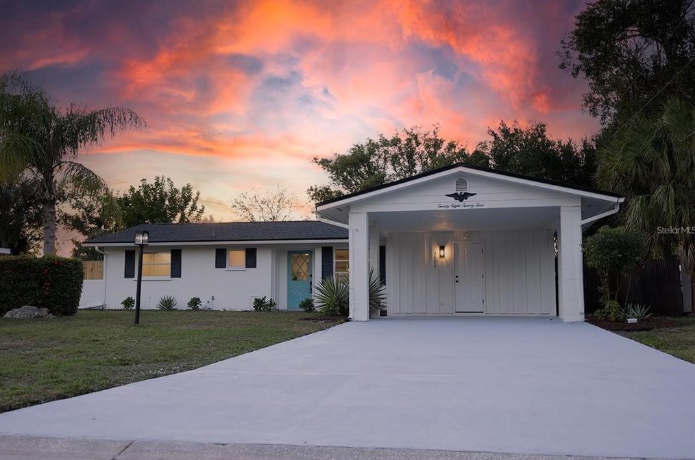 2824 Woodcrest Dr, Sarasota, FL 34239-5715