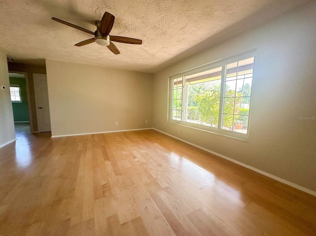 641 La Plaza Ave, Saint Petersburg FL  33707-2223 exterior