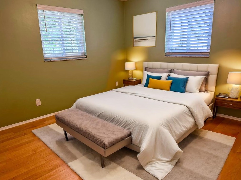 641 La Plaza Ave, Saint Petersburg FL  33707-2223 exterior