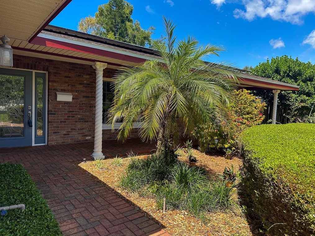 641 La Plaza Ave, Saint Petersburg FL  33707-2223 exterior