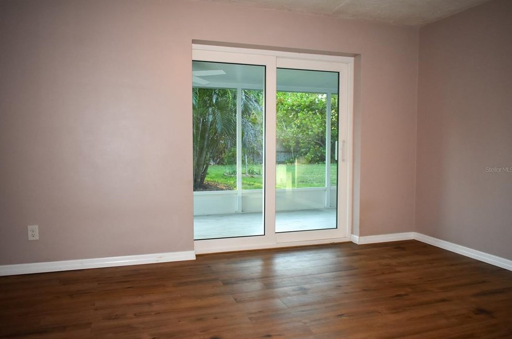 641 La Plaza Ave, Saint Petersburg FL  33707-2223 exterior